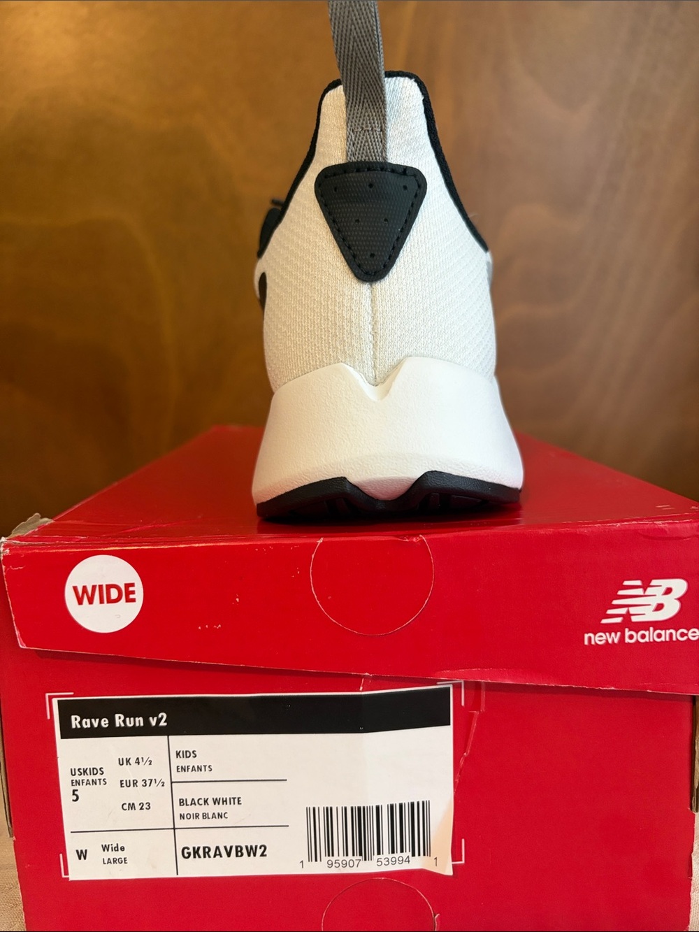 New Balance - Picture 2 of 3